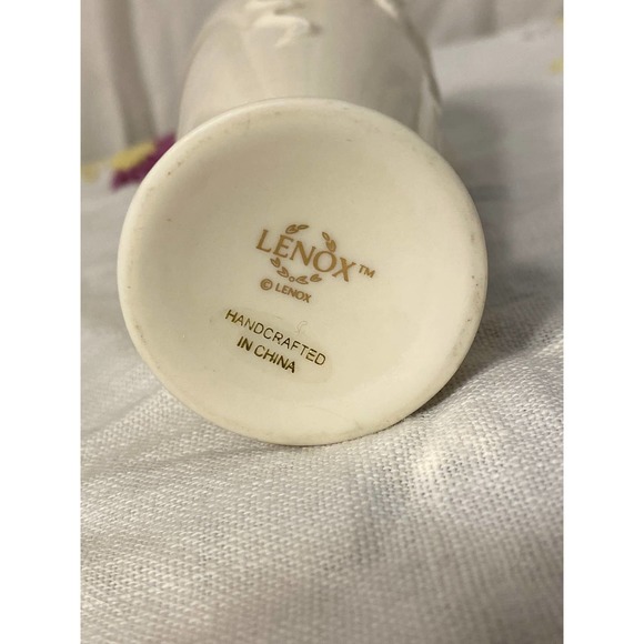 Lenox Bone China, Embossed Rose, Bud Vase 5 ¾" Porcelain with metallic gold trim - Picture 9 of 13